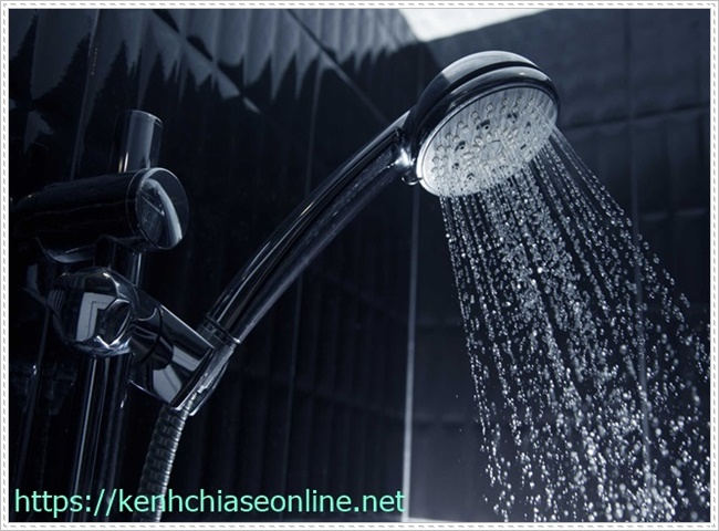 T&aacute;c dụng của việc vệ sinh v&ograve;i nước n&oacute;ng lạnh