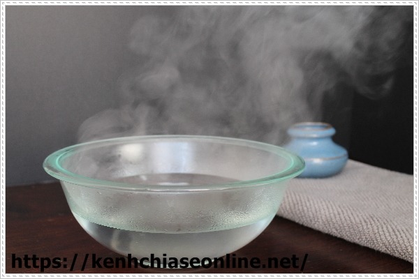 Cách thông tắc cống bằng nước sôi